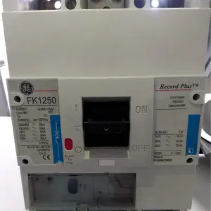 Breaker FK 3x1250A General Electric. Ajustable. Record Plus.