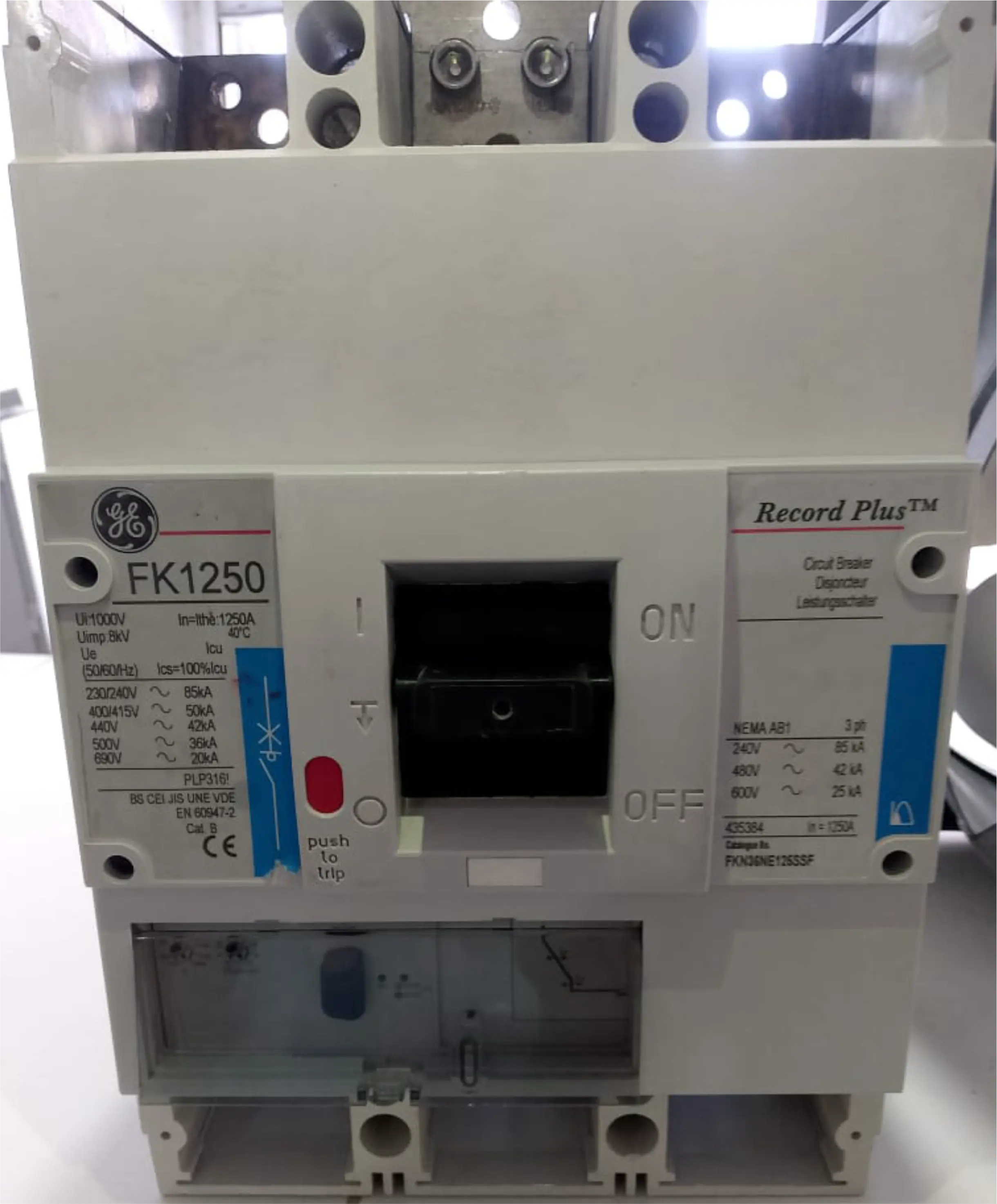Breaker FK 3x1250A General Electric. Ajustable. Record Plus.