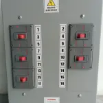 Chasis con Sobretapa NAB 518L sin espacio para Breaker Principal. Barra Principal: 400A.