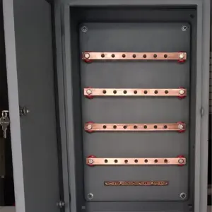 Gabinete Nema 12 con Barras de Cobre de 300A. + Barra de Tierra