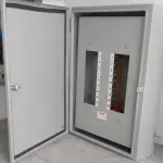 Tablero NAB-NHB 518L sin espacio para Breaker Principal. Barra Principal: 250A. Tensión: 208V o 480V.