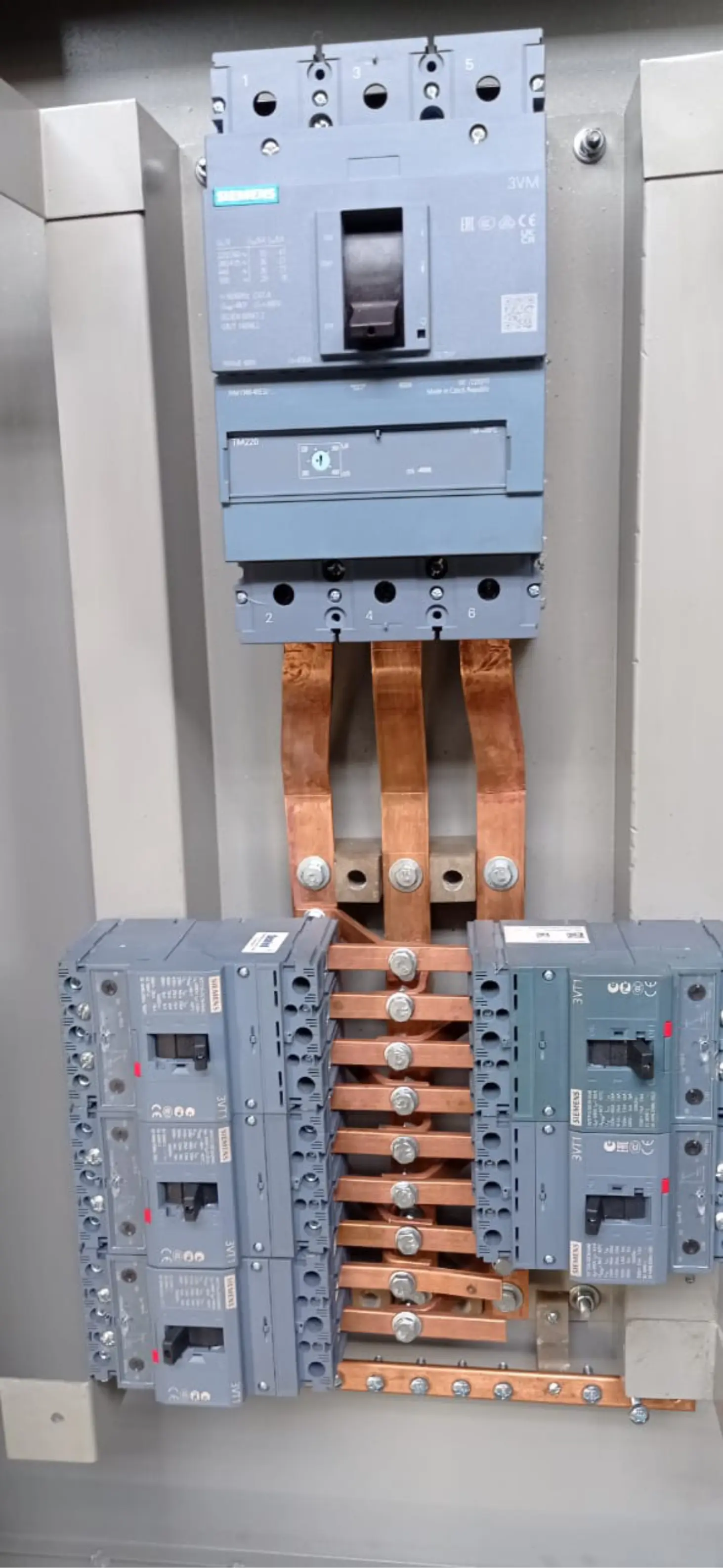 Tablero nhb-nab. con principal / sin principal. trifásico.