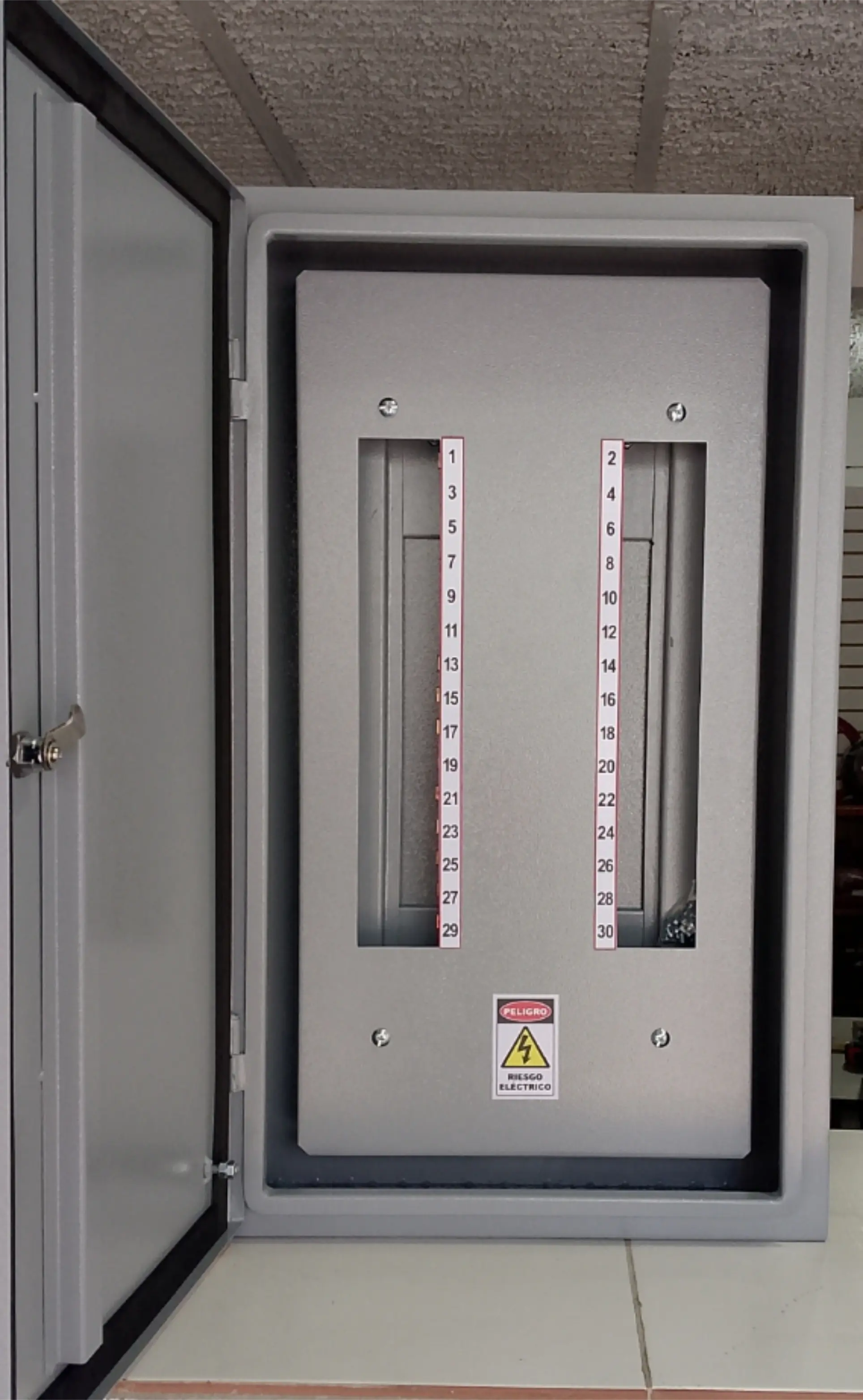 Tableros tipo NLAB 530L