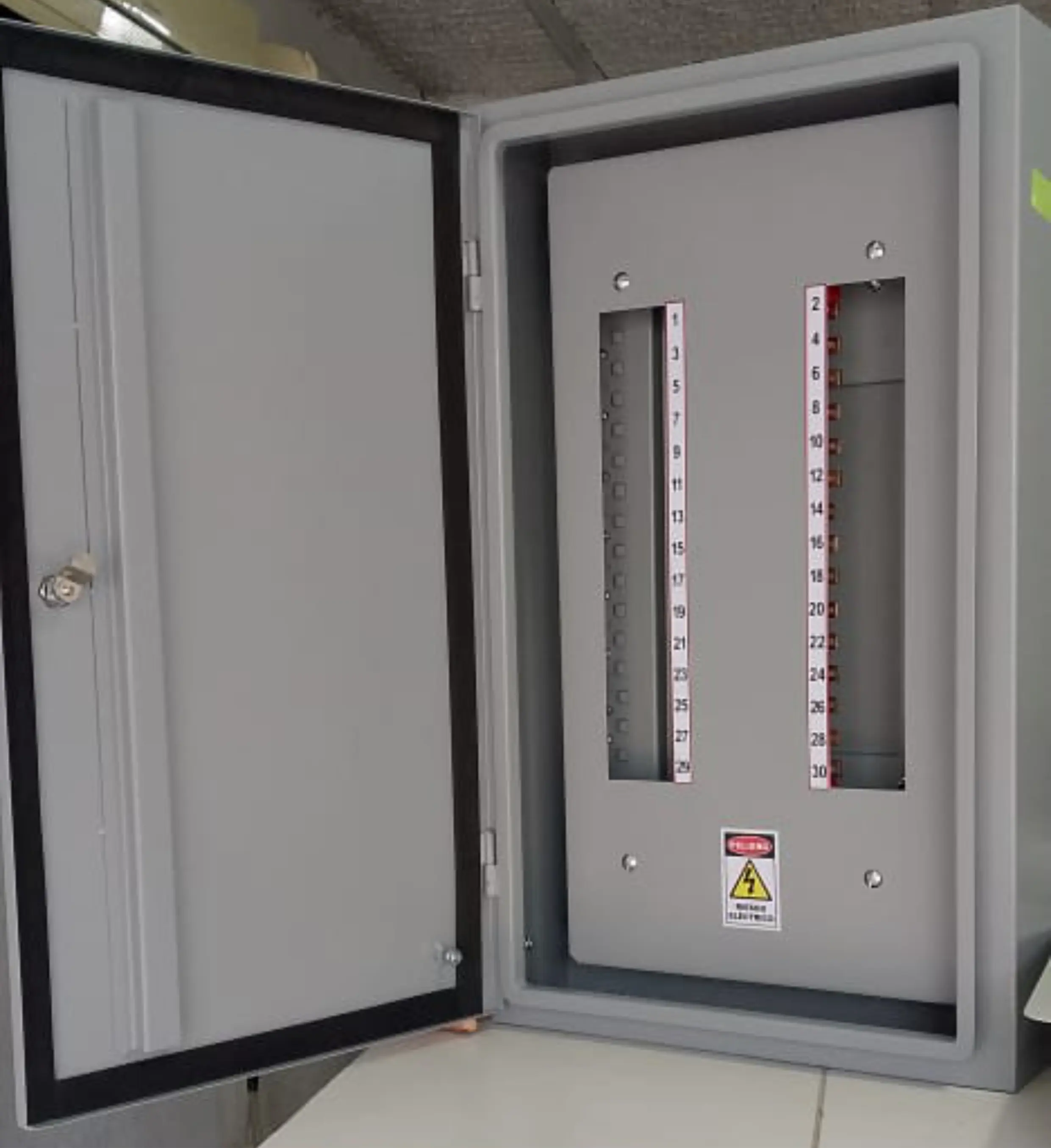 Tableros tipo NLAB 530L