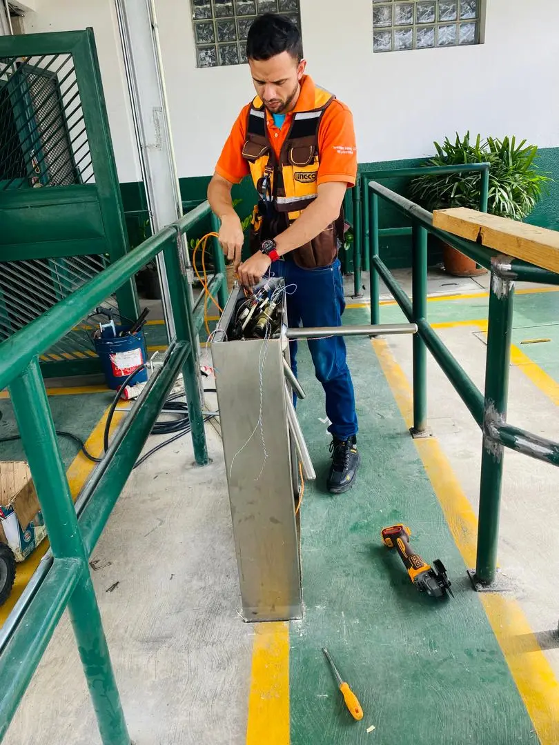 Sistema de Control de Acceso y Asistencia