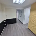 Alquilo Oficina En Las Mercedes, Calle Paris, 40mts2.