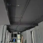 Alquilo Oficina Las Mercedes. 90 Mts2. Piso 1. Vitrina A La Calle