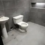 Alquilo Oficina Las Mercedes. 90 Mts2. Piso 1. Vitrina A La Calle