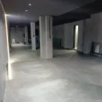 Alquilo Oficina Las Mercedes. 90 Mts2. Piso 1. Vitrina A La Calle