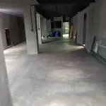 Alquilo Oficina Las Mercedes. 90 Mts2. Piso 1. Vitrina A La Calle