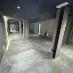 Alquilo Oficina Las Mercedes. 90 Mts2. Piso 1. Vitrina A La Calle