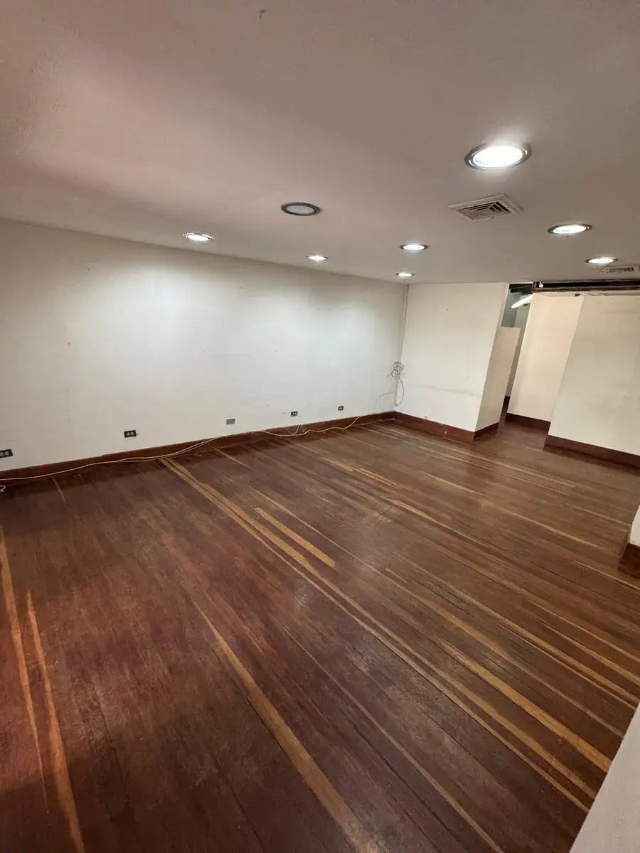 Alquilo Oficina Las Mercedes. Calle Paris. 60 Mts2