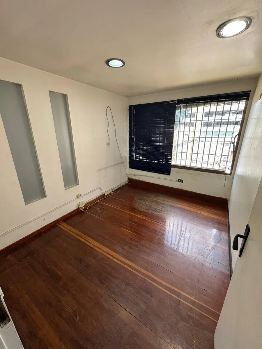 Alquilo Oficina Las Mercedes. Calle Paris. 60 Mts2