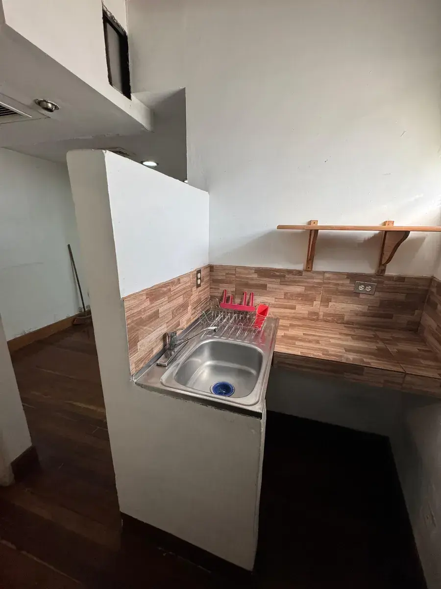 Alquilo Oficina Las Mercedes. Calle Paris. 60 Mts2