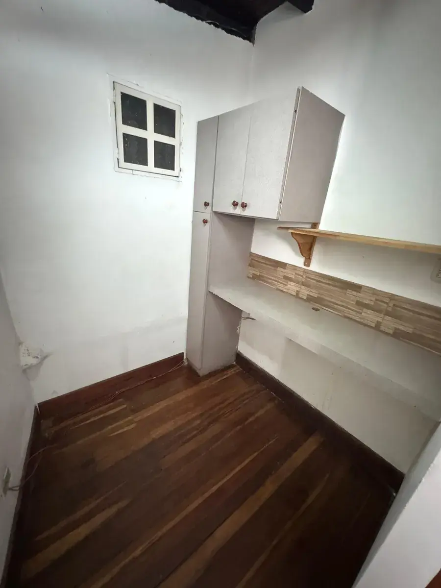 Alquilo Oficina Las Mercedes. Calle Paris. 60 Mts2