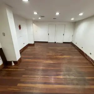 Alquilo Oficina Las Mercedes. Calle Paris. 60 Mts2