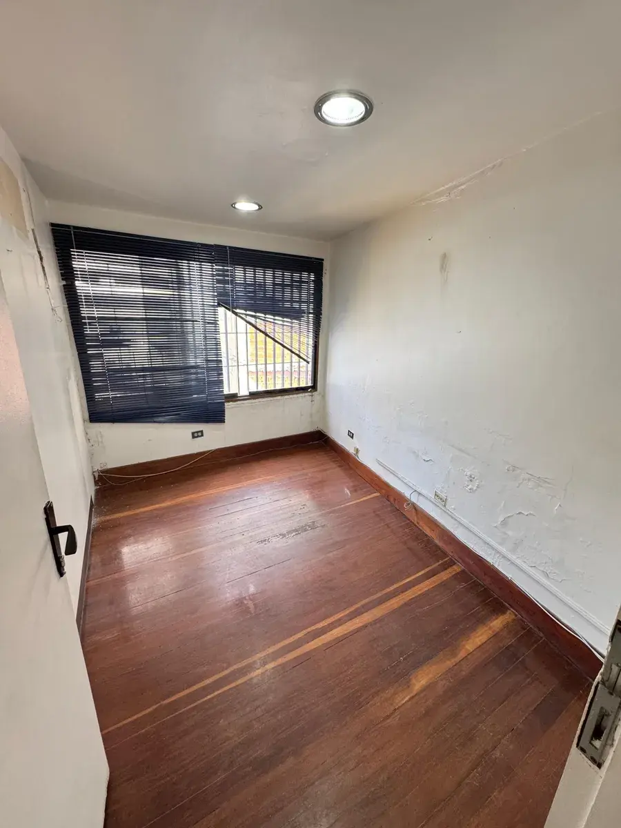 Alquilo Oficina Las Mercedes. Calle Paris. 60 Mts2