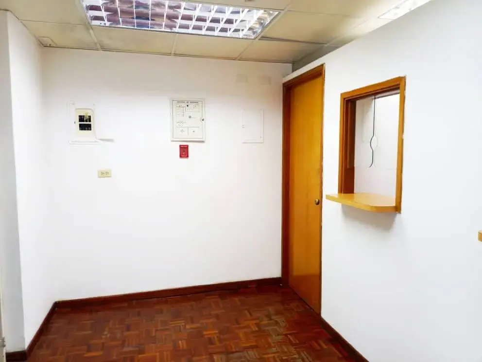 Alquilo Oficina Los Dos Caminos. 81 Mts2