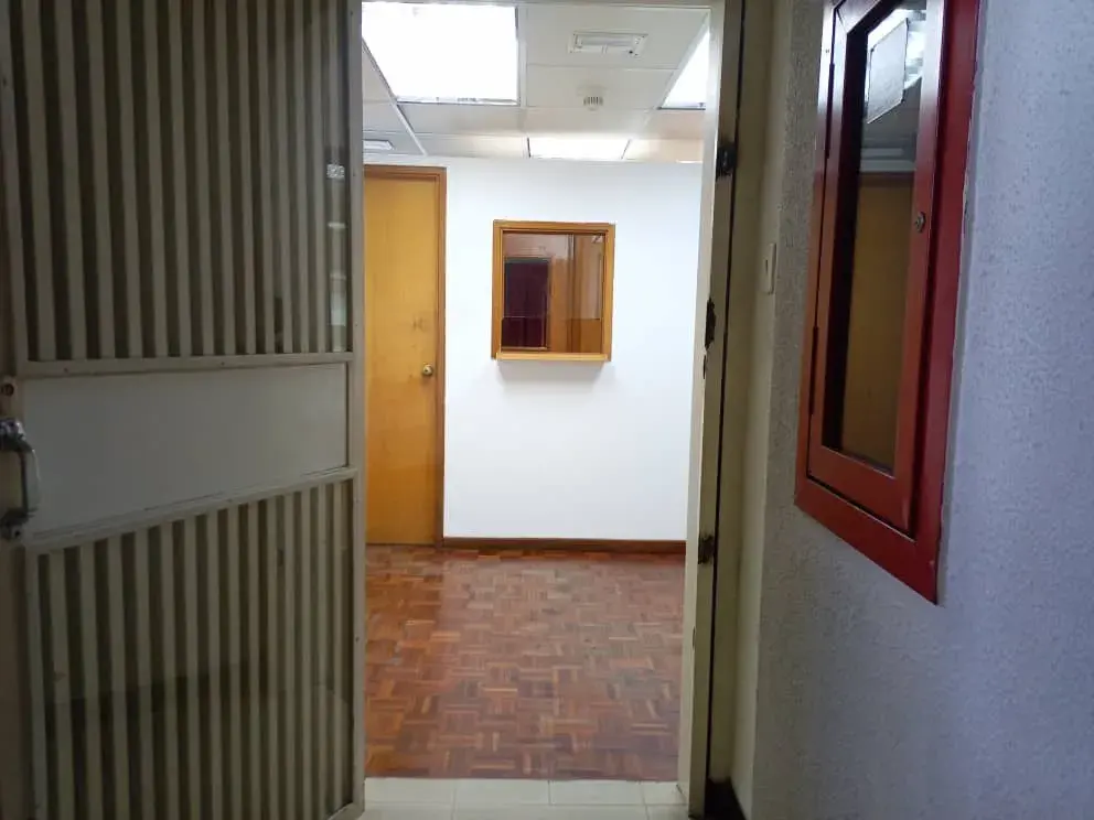 Alquilo Oficina Los Dos Caminos. 81 Mts2