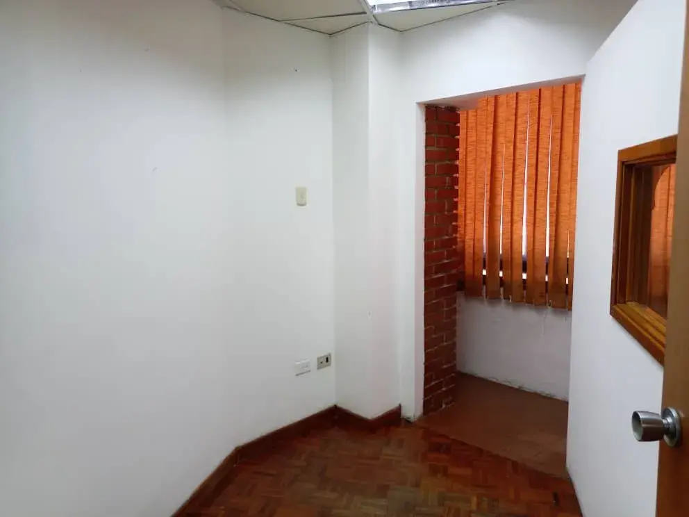 Alquilo Oficina Los Dos Caminos. 81 Mts2