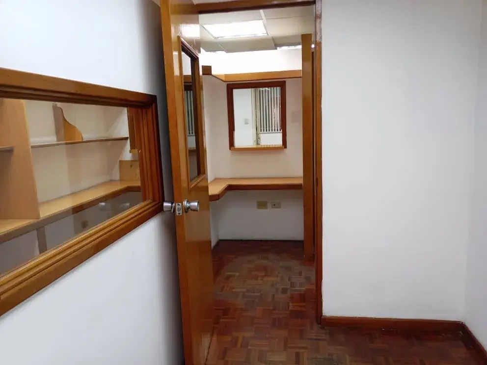 Alquilo Oficina Los Dos Caminos. 81 Mts2