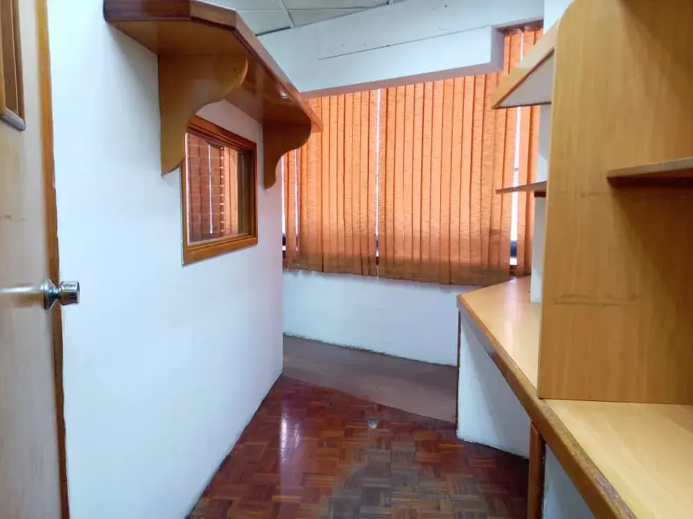 Alquilo Oficina Los Dos Caminos. 81 Mts2