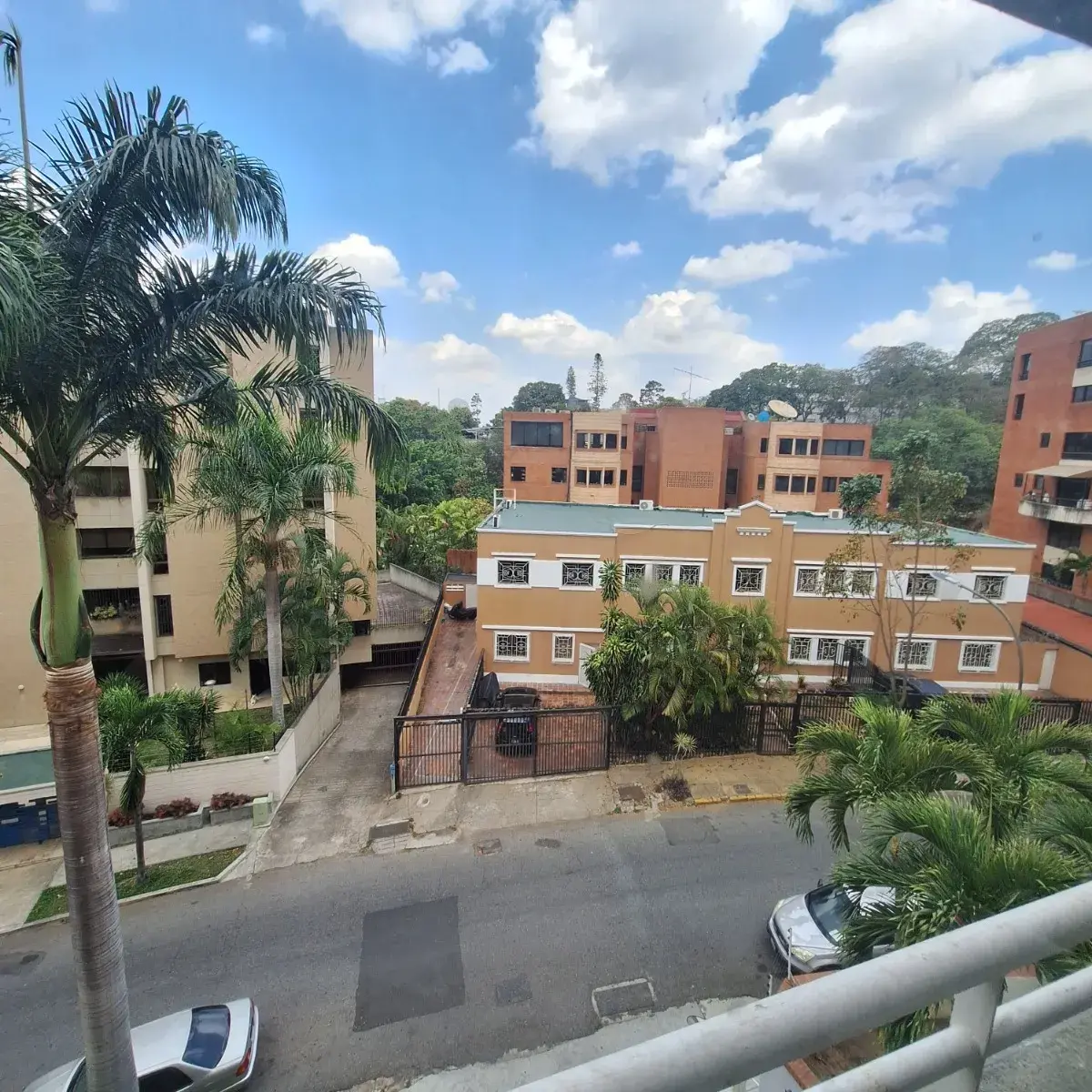 Vendo Apartamento Las Mercedes. 155 Mts2. Calle La Cinta
