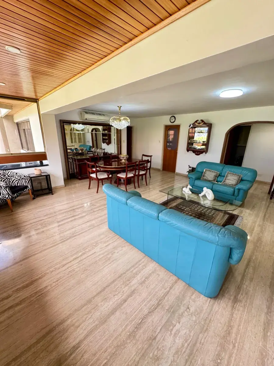 Vendo Apartamento Valle Arriba. 180 Mts2. Edificio Pequeño.