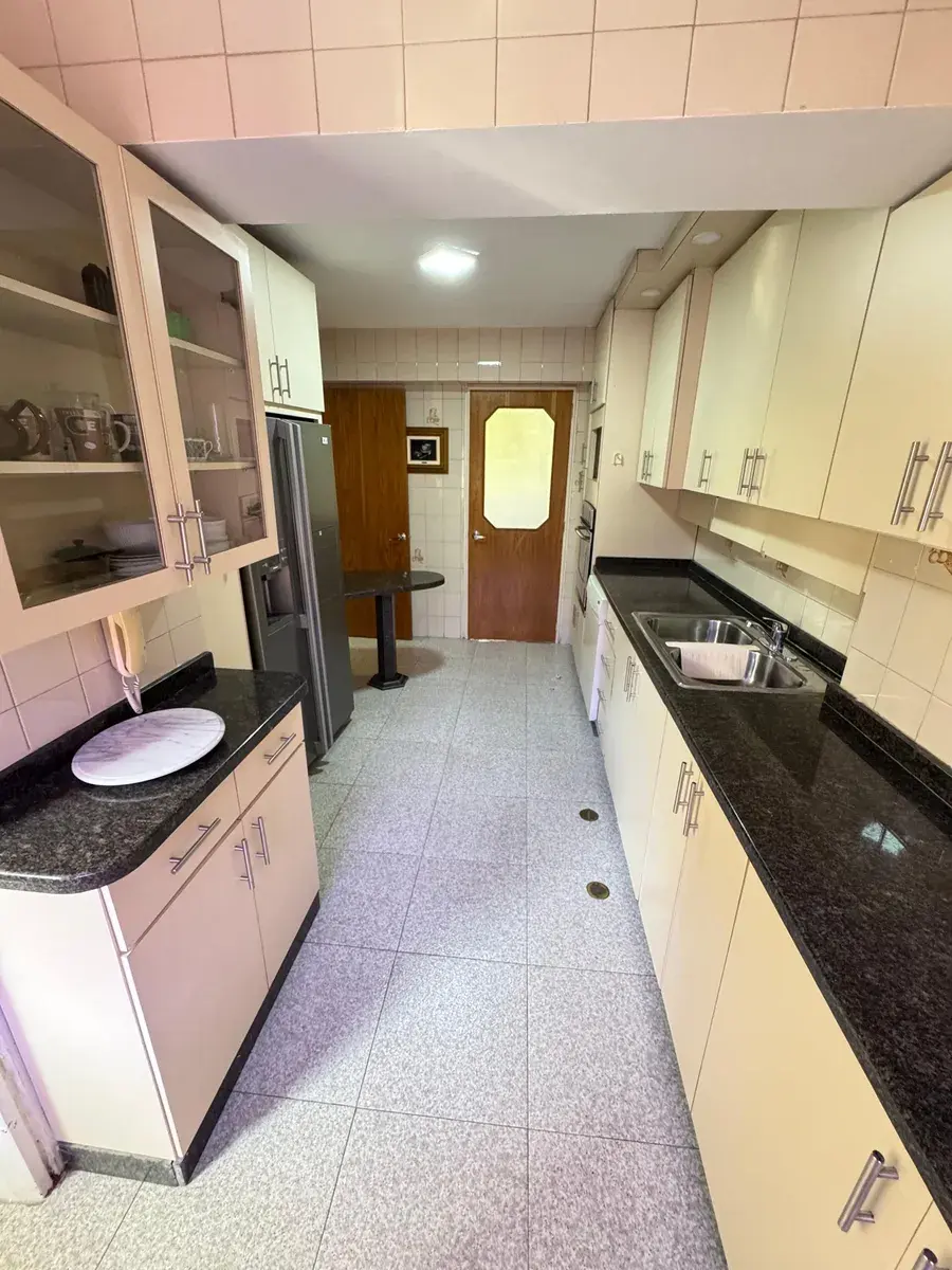 Vendo Apartamento Valle Arriba. 180 Mts2. Edificio Pequeño.