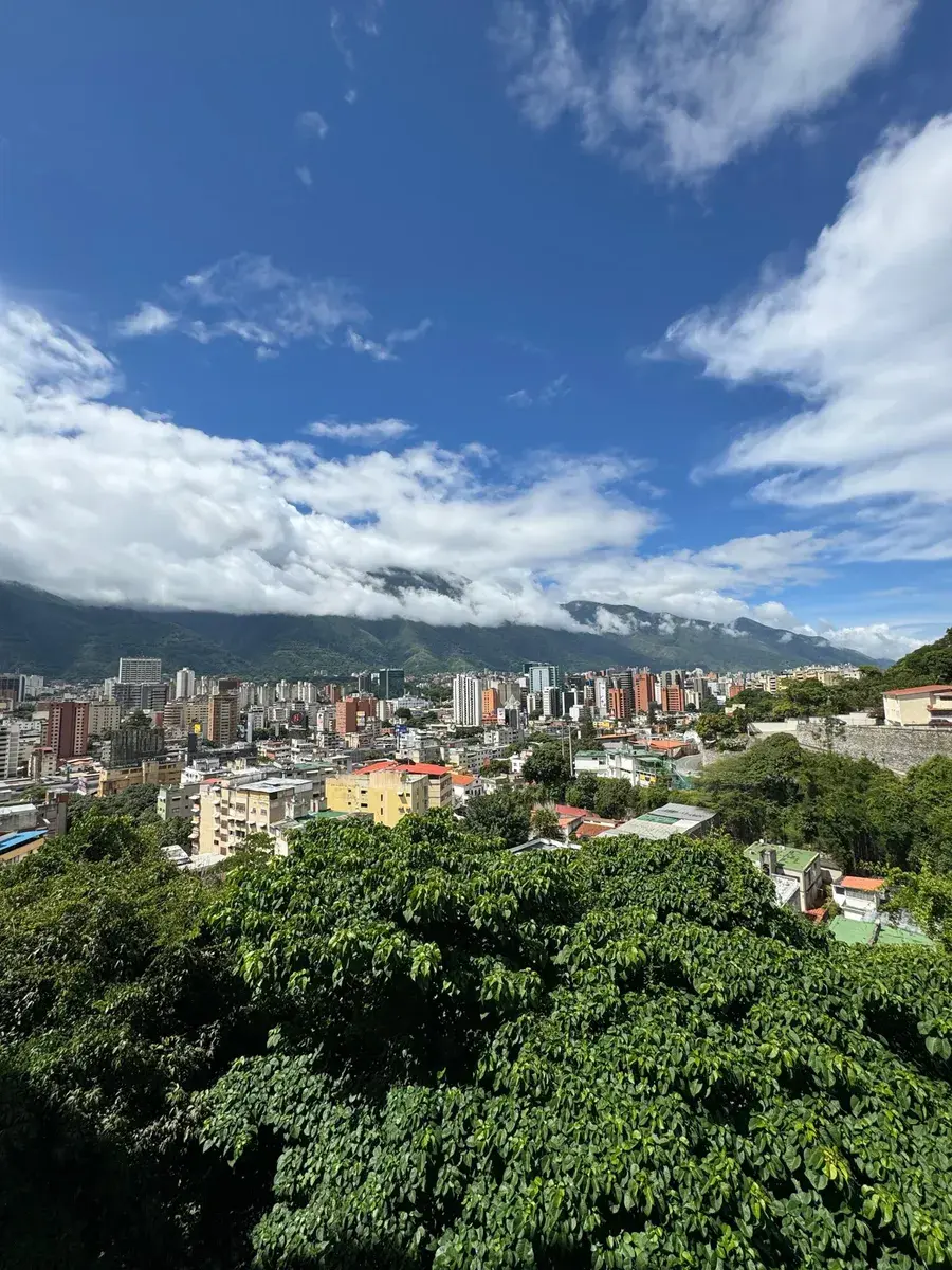 Vendo Apt En Colinas De Bello Monte, 143mts2. Excelente Vista, Gran Distribucion, Hermoso Edificio