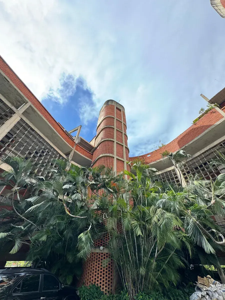 Vendo apt en colinas de bello monte, 143mts2. excelente vista, gran distribucion, hermoso edificio