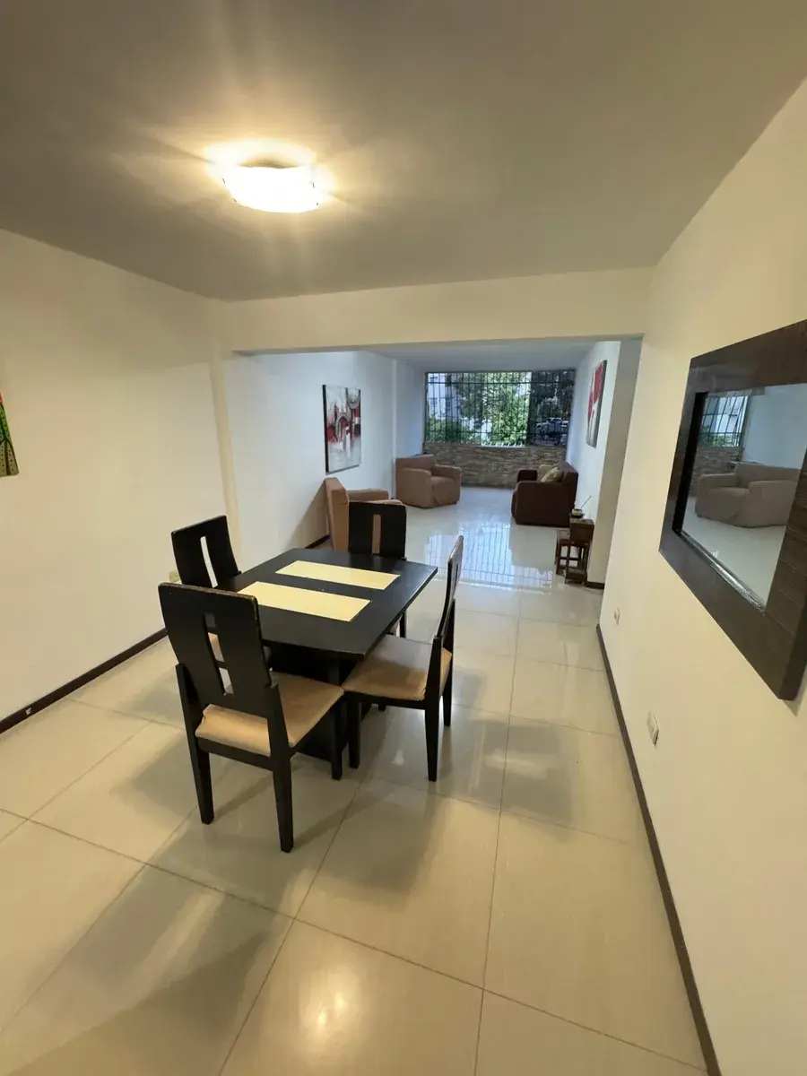 Vendo Excelente Apt En Colinas De Bello Monte, 85mts2. Buena Distribucion, Pisos De Porcelanato, Excelente Ubicacion