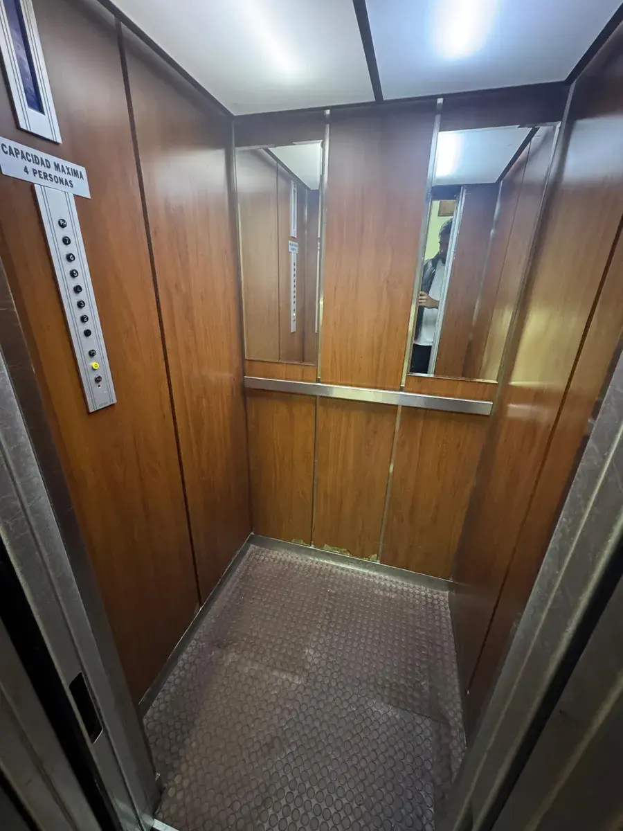 Vendo Excelente Apt En Colinas De Bello Monte, 85mts2. Buena Distribucion, Pisos De Porcelanato, Excelente Ubicacion