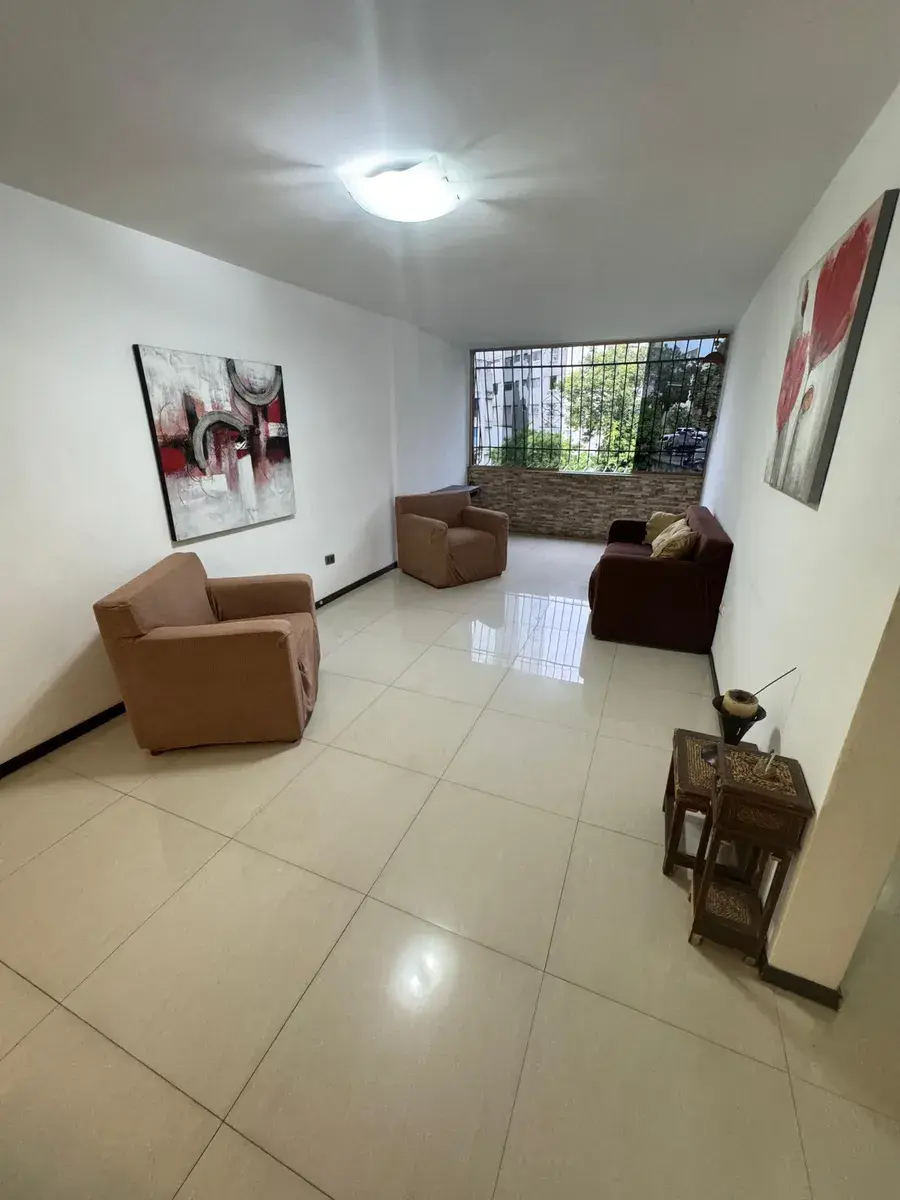 Vendo Excelente Apt En Colinas De Bello Monte, 85mts2. Buena Distribucion, Pisos De Porcelanato, Excelente Ubicacion