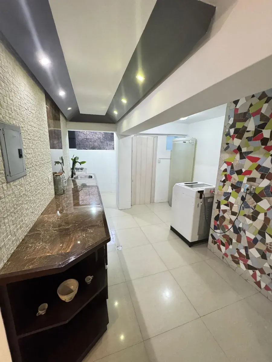 Vendo Excelente Apt En Colinas De Bello Monte, 85mts2. Buena Distribucion, Pisos De Porcelanato, Excelente Ubicacion