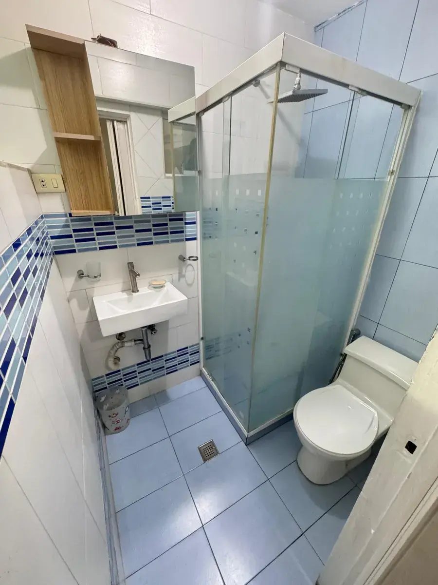 Vendo Excelente Apt En Colinas De Bello Monte, 85mts2. Buena Distribucion, Pisos De Porcelanato, Excelente Ubicacion