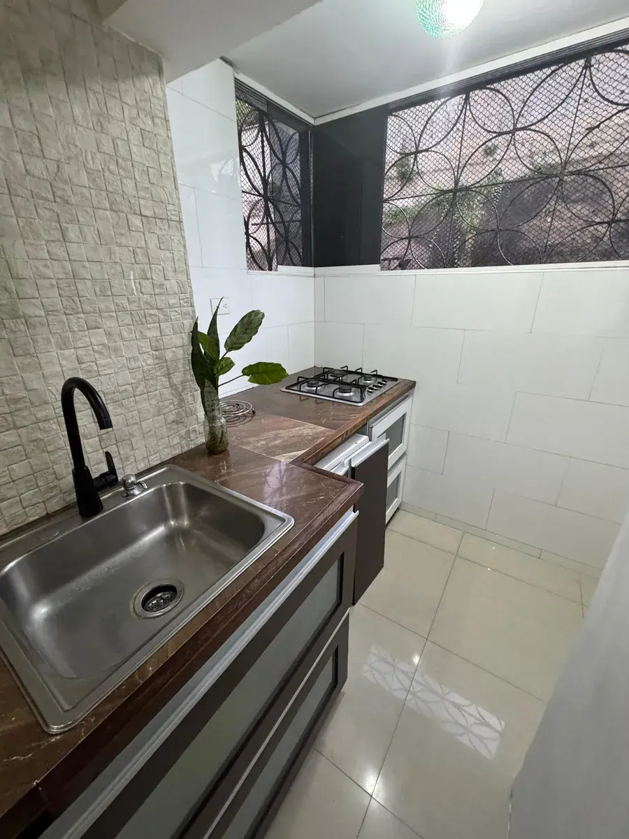 Vendo Excelente Apt En Colinas De Bello Monte, 85mts2. Buena Distribucion, Pisos De Porcelanato, Excelente Ubicacion