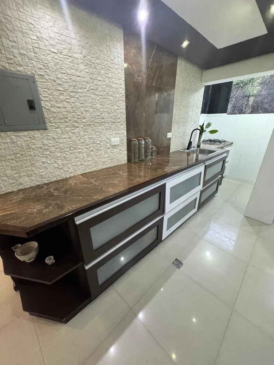 Vendo Excelente Apt En Colinas De Bello Monte, 85mts2. Buena Distribucion, Pisos De Porcelanato, Excelente Ubicacion
