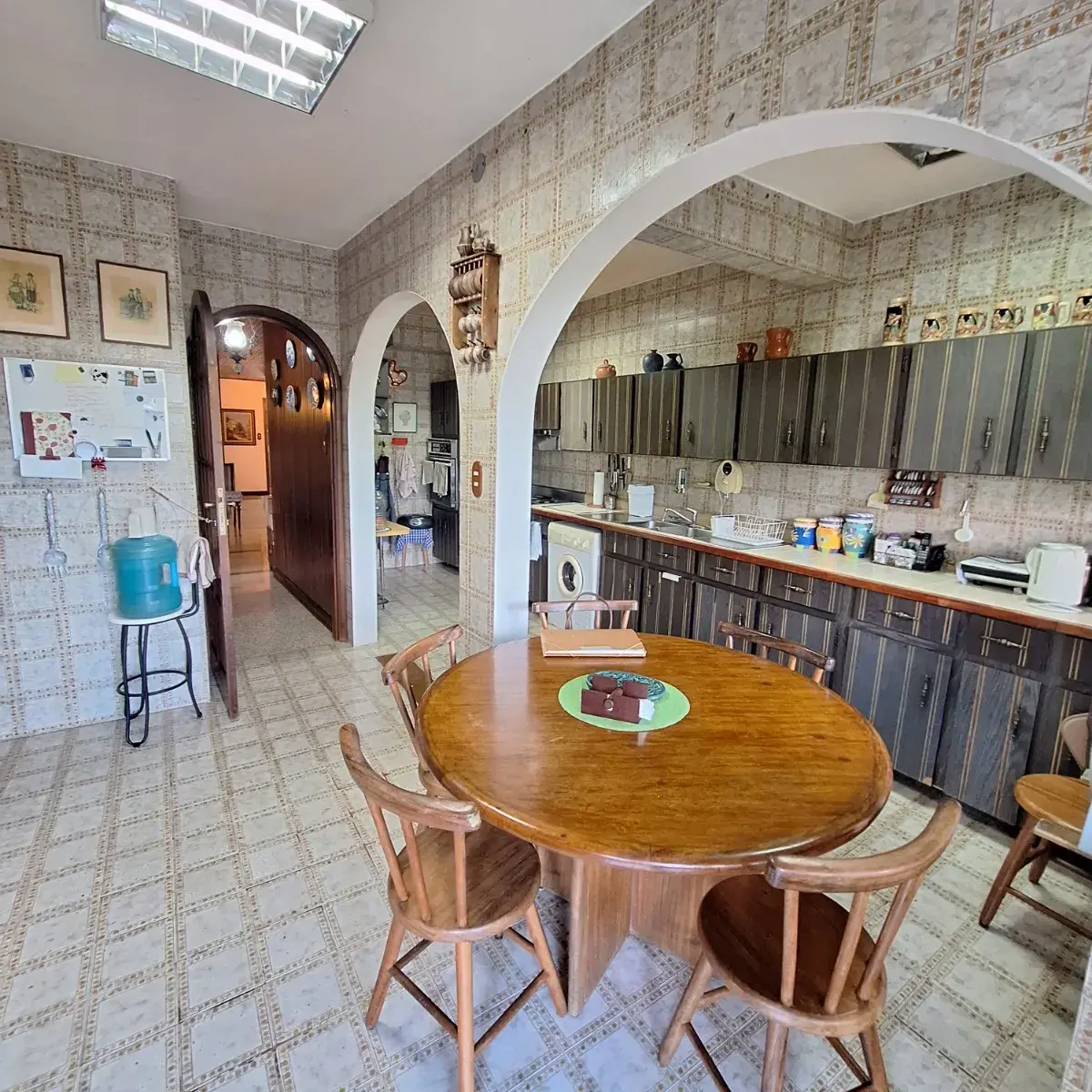 Vendo Quinta En Colinas De Los Chaguaramos. Anexo Con Entrada Independiente. 300 Mts2. Terraza. Vista Al Avila