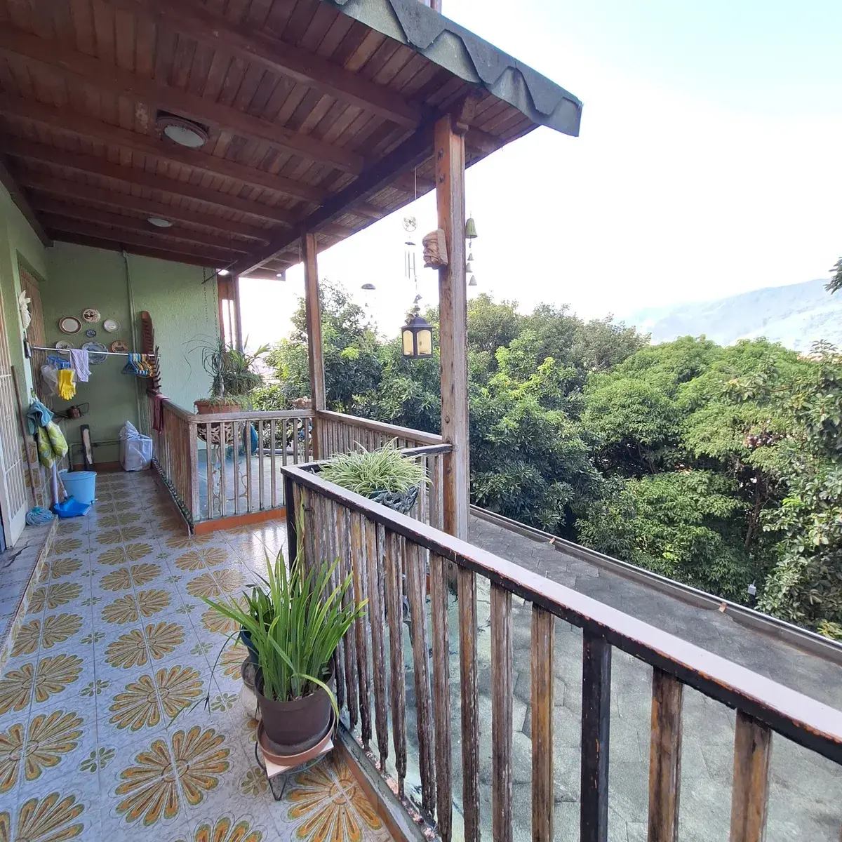 Vendo Quinta En Colinas De Los Chaguaramos. Anexo Con Entrada Independiente. 300 Mts2. Terraza. Vista Al Avila