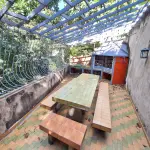 Vendo Quinta En Colinas De Los Chaguaramos. Anexo Con Entrada Independiente. 300 Mts2. Terraza. Vista Al Avila