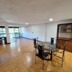 Vendo Quinta En Colinas De Los Chaguaramos. Anexo Con Entrada Independiente. 300 Mts2. Terraza. Vista Al Avila