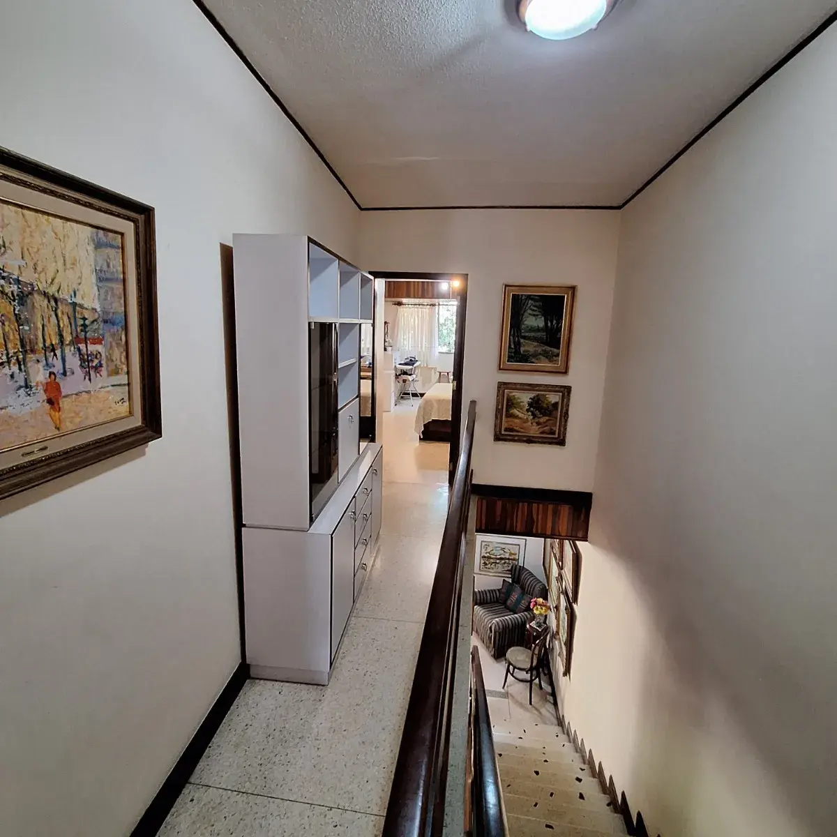 Vendo Quinta En Colinas De Los Chaguaramos. Anexo Con Entrada Independiente. 300 Mts2. Terraza. Vista Al Avila