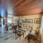 Vendo Quinta En Colinas De Los Chaguaramos. Anexo Con Entrada Independiente. 300 Mts2. Terraza. Vista Al Avila