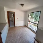 Vendo Quinta En Colinas De Los Chaguaramos. Anexo Con Entrada Independiente. 300 Mts2. Terraza. Vista Al Avila