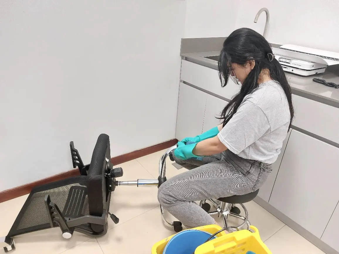 Limpieza y Mantenimiento de Sillas de Oficina